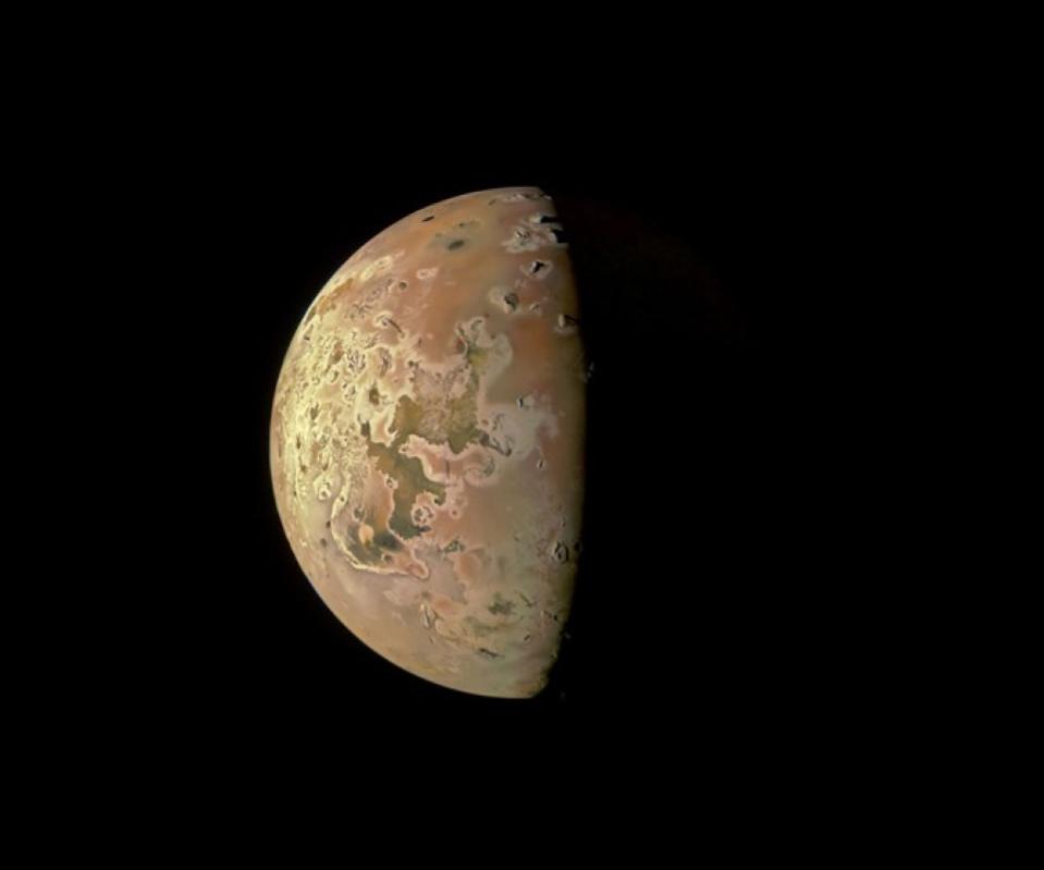 Volcanoes may help reveal interior heat on Jupiter moon